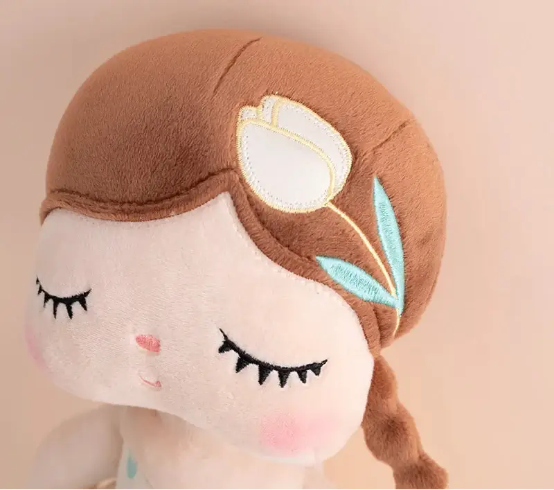 Poupée de chiffon détail cheveux laine douce – Monde à maman