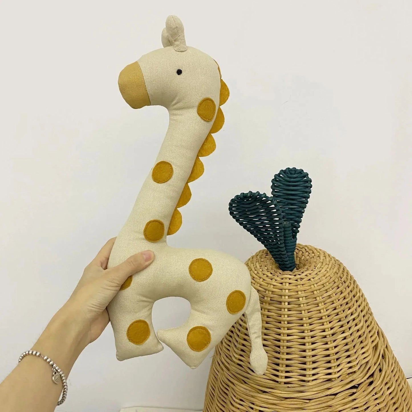 doudou-bébé-girafe-monde-a-maman
