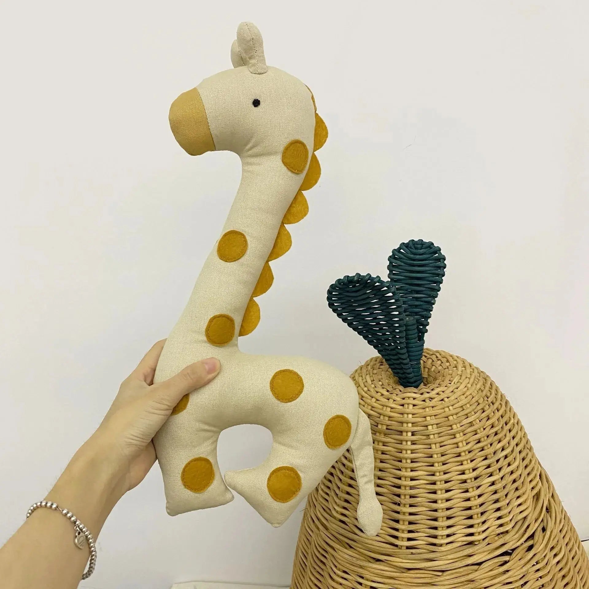 doudou-bébé-girafe-monde-a-maman