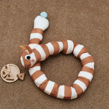 doudou-bébé-chenille-monde-a-maman