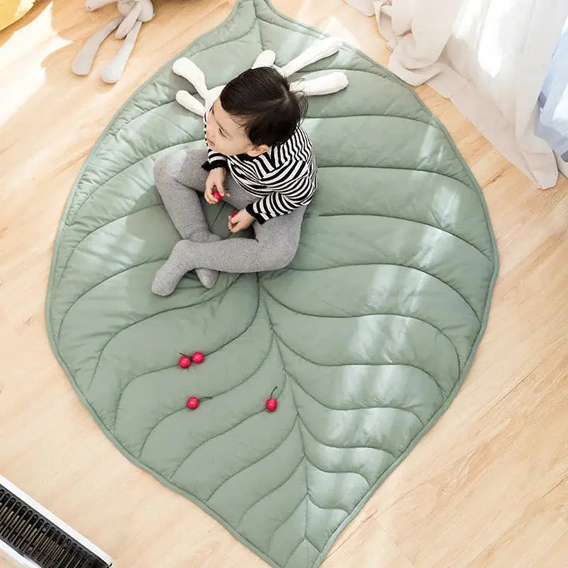 Tapis d'éveil avec bébé dessus - monde à maman