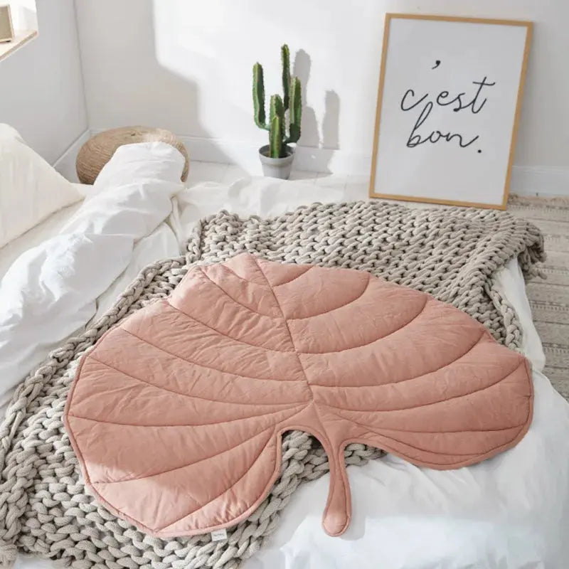 tapis d'éveil feuille rose - Monde à maman