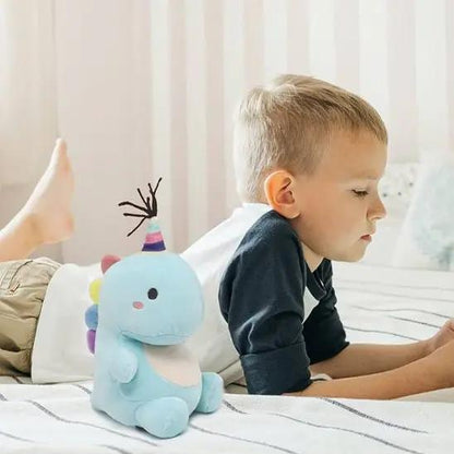 Garcon et sa peluche dinosaure - Monde à maman